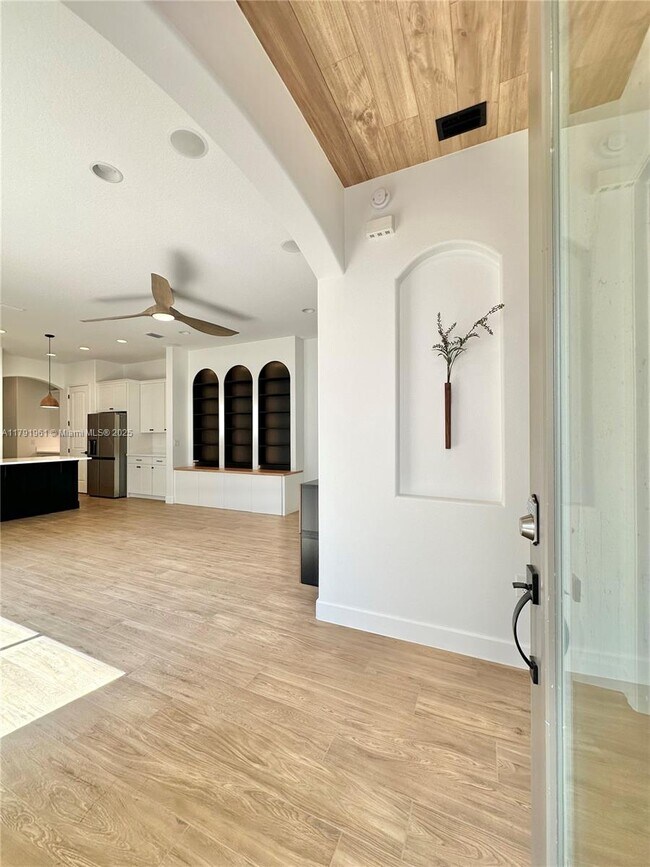 Building Photo - 8436 Lyside Dr