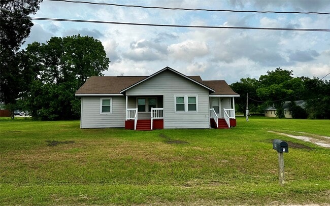 Building Photo - 318 Melton St