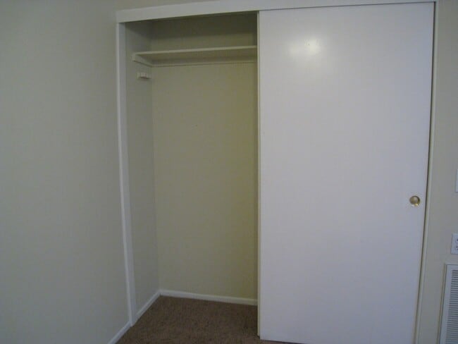 Building Photo - SPARKLING CONDO, UPPER UNIT!