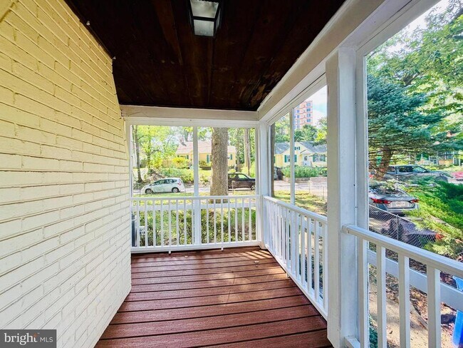 Building Photo - 907 Heron Dr