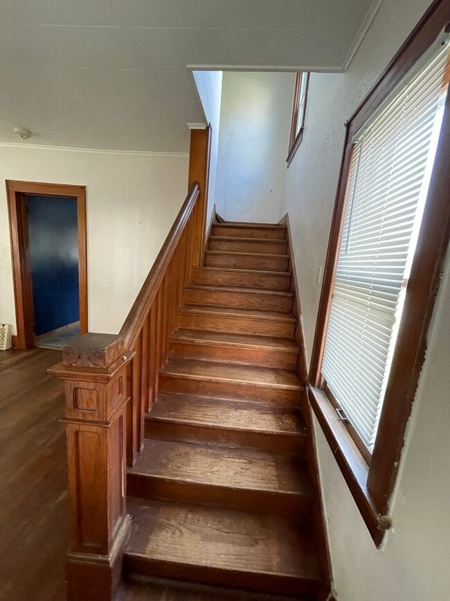 Building Photo - 3 Bedroom, 2 Bathroom House Located in Sta...