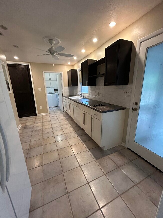 Building Photo - 7585 Skipper Ln