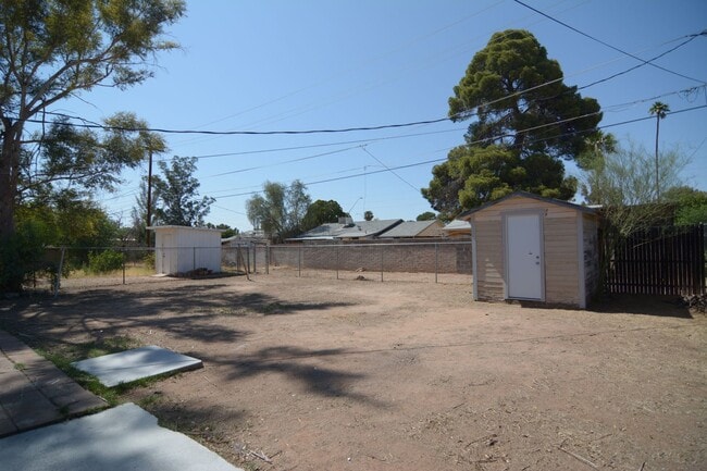 Building Photo - Freshly Updated 3 Bedroom 1 Bath Home! Cen...