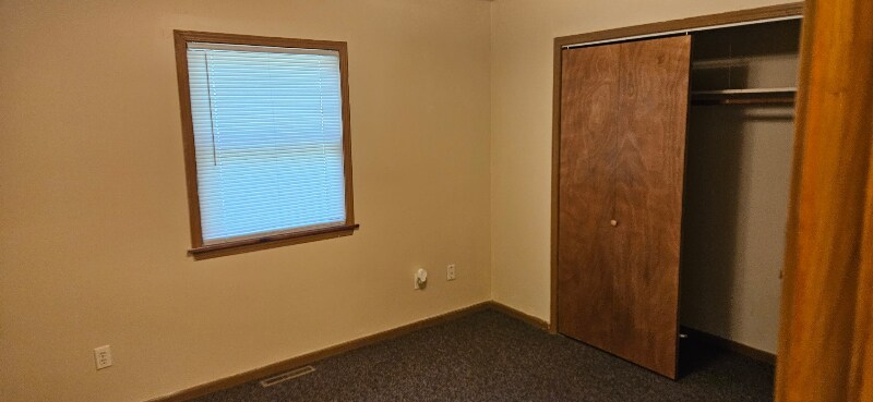 Building Photo - 1506 Red Oak Dr