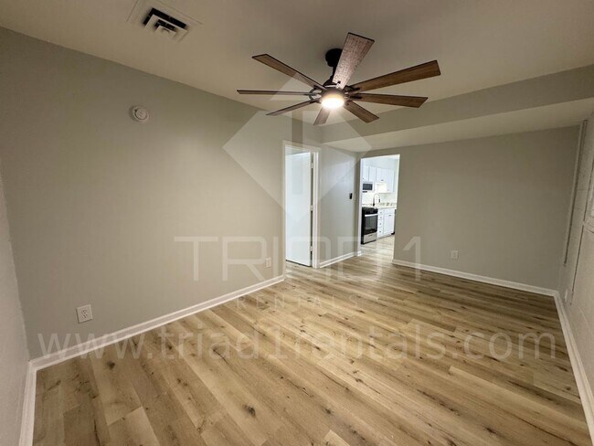 Building Photo - 2205 Hathaway Dr