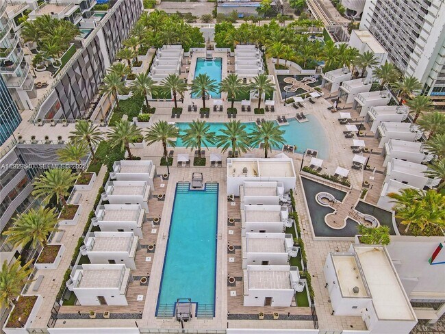 Building Photo - 851 NE 1st Ave