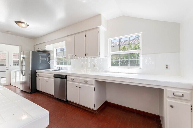 Building Photo - 1612 N Genesee Ave