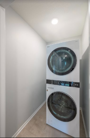 Building Photo - 619 4th Ave SE