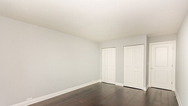 Building Photo - 1255 N Sandburg Terrace
