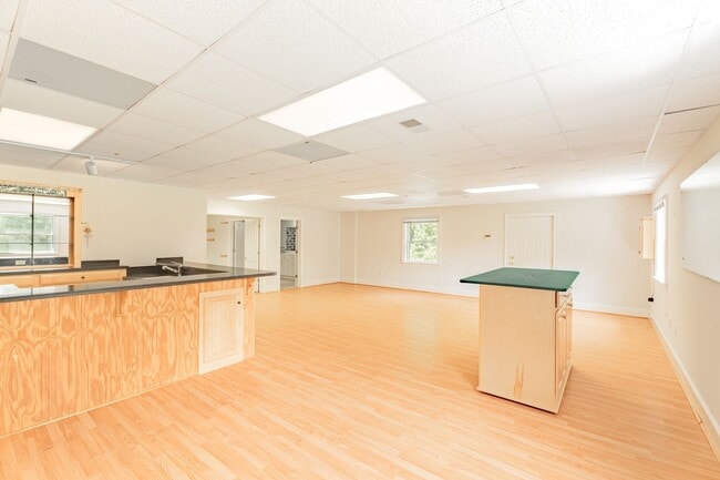Building Photo - 785 Glenwood Dr