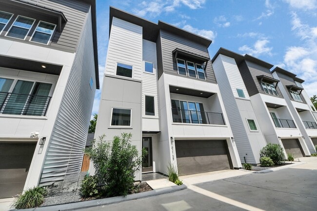Building Photo - 3215 Ennis St
