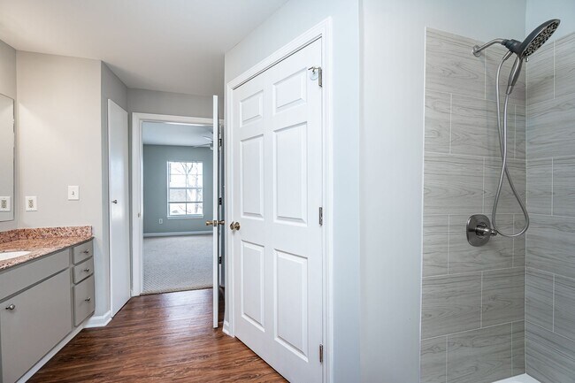 Building Photo - Midlothian Condo Available For Immediate Move In