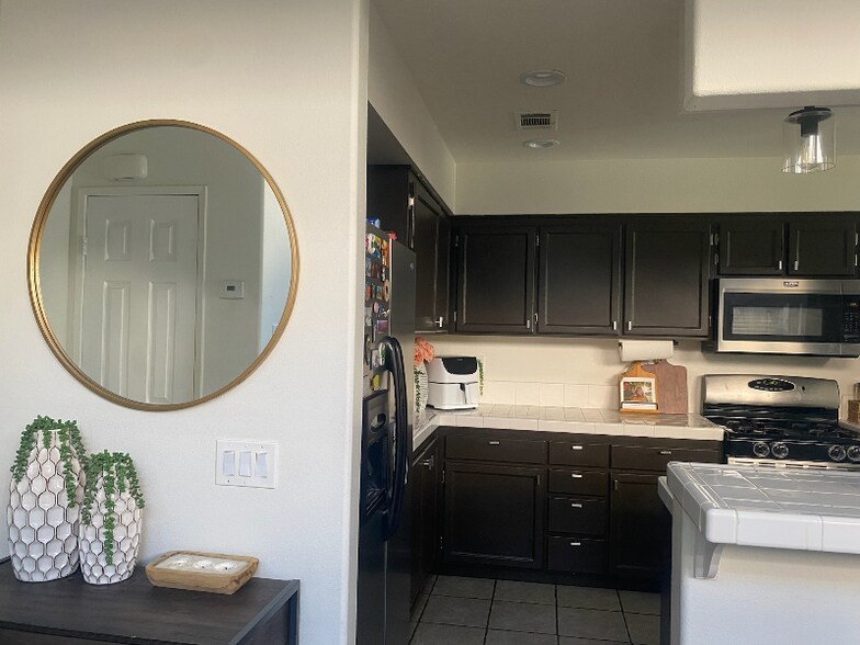 Building Photo - 2406 Maravilla Way