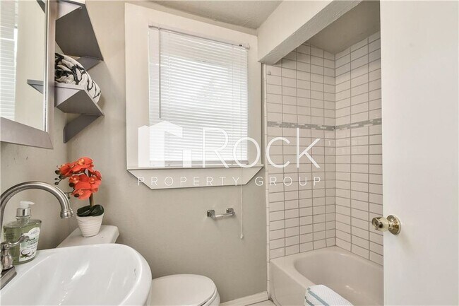 Building Photo - Beautifully Remodeled 4-Bedroom Home near ...