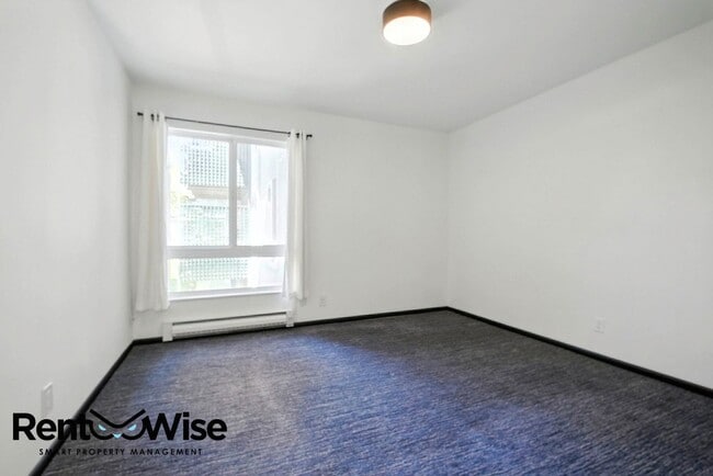 Building Photo - 818 N Delaware St