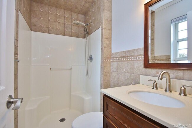 Building Photo - 478 Lake Rd