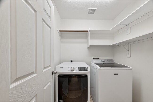 Building Photo - 10422 Acacia Forest tr