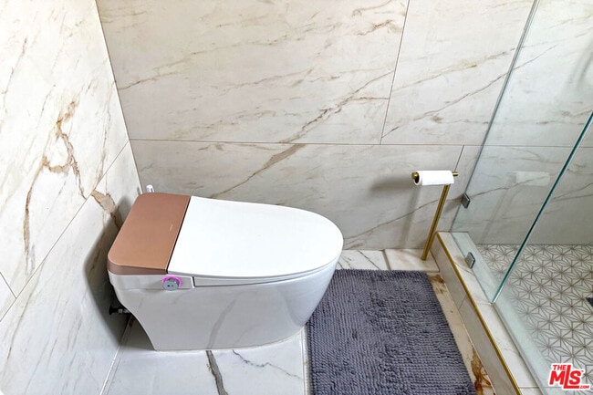 Building Photo - 1245 N Orchard Dr