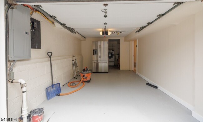 Building Photo - 22 Bryant Dr