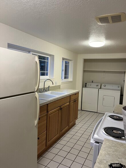 Kitchen/laundry - 337 NW 11th St