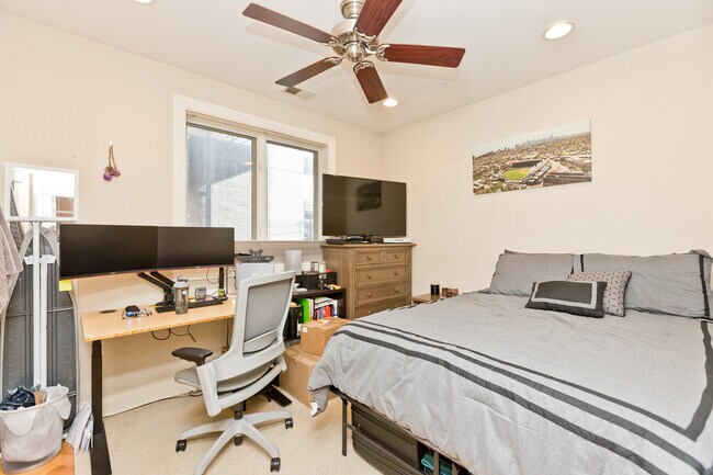 Building Photo - 2414 W Moffat St