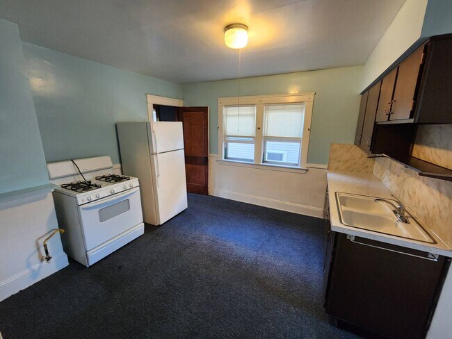 Building Photo - 15714 Holmes Ave