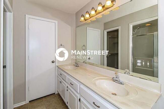 Building Photo - 3 Bedroom Pet-Friendly Home in OKLAHOMA CI...