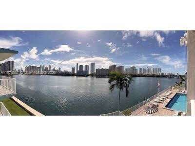 Building Photo - 3923 NE 166th St