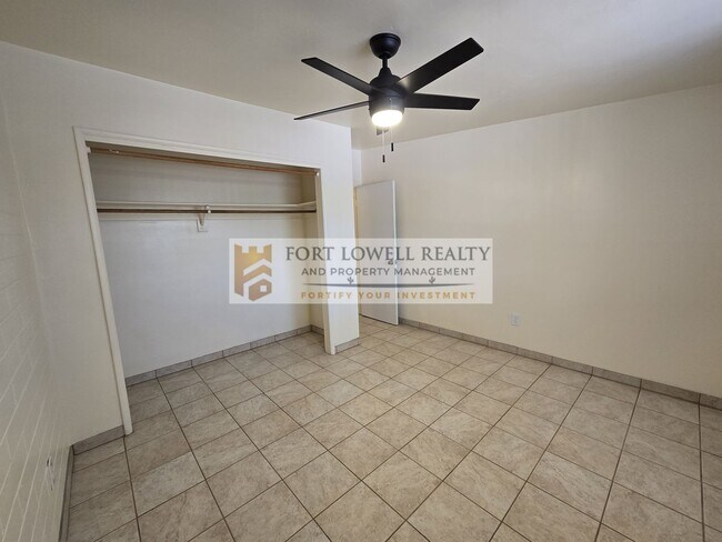 Building Photo - 2640-2642 N Santa Rita Ave