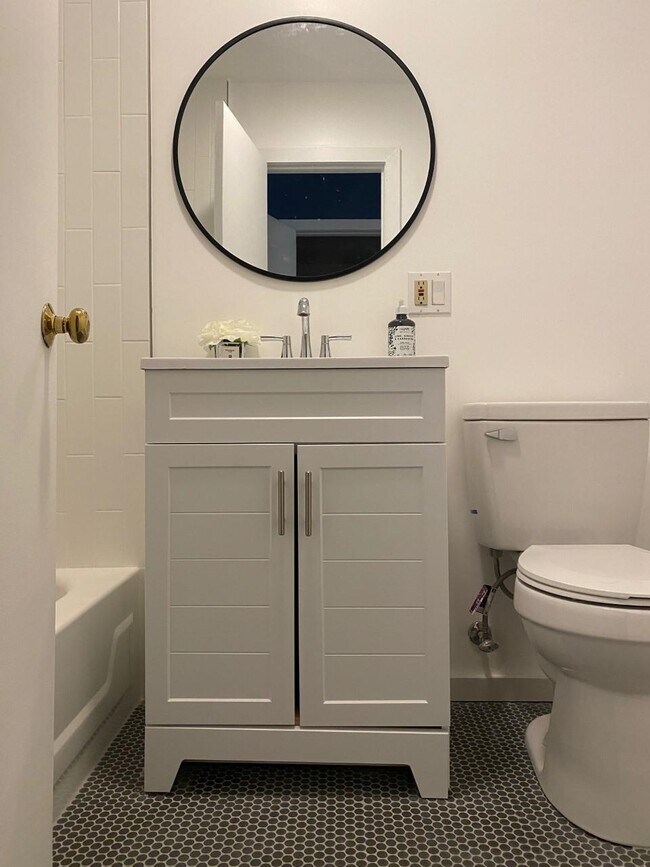 Building Photo - 97 Bright St