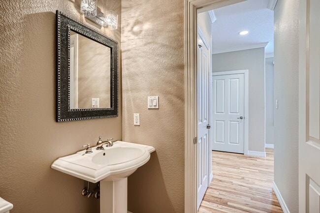 Building Photo - 247 S Garfield St