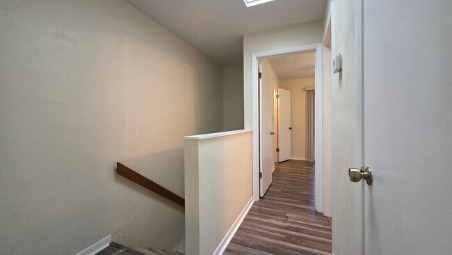 Building Photo - 2 bedroom, 1,5 bathroom townhouse in Mill Run