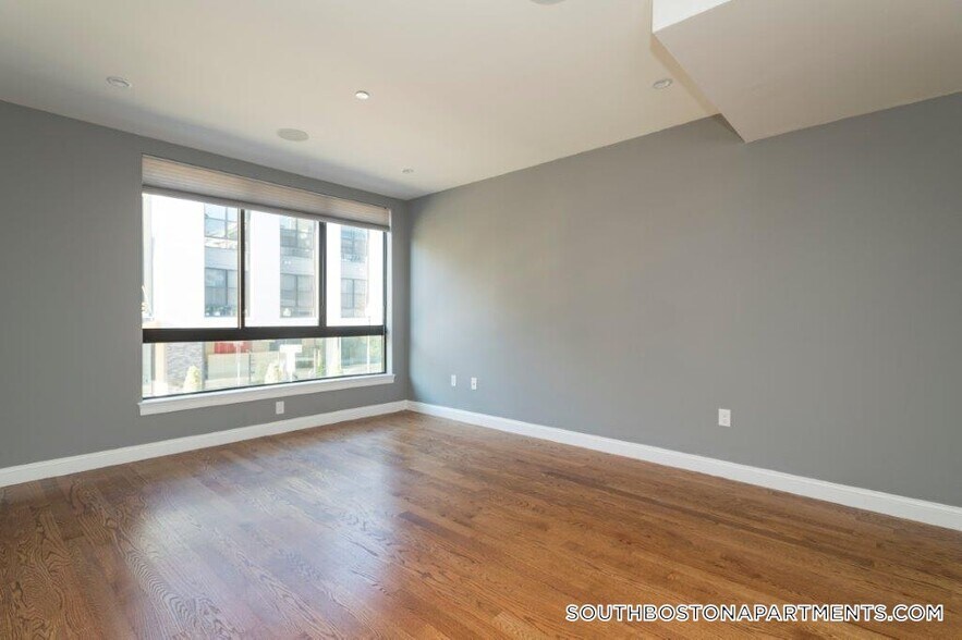 Building Photo - 339 D St