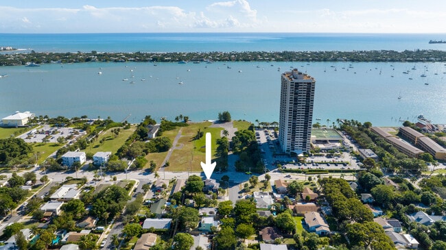 Building Photo - 5701 N Flagler Dr