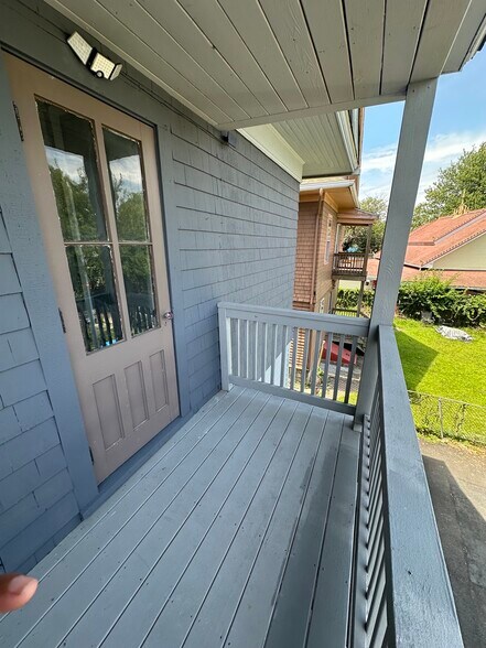 balcony - 368 Seaview Ave