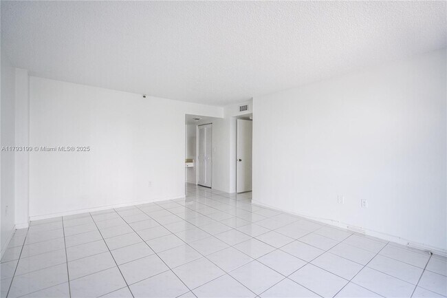 Building Photo - 17600 N Bay Rd