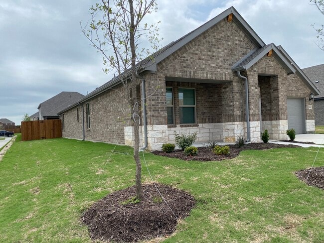 Building Photo - 384 Mohan Dr