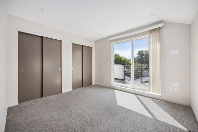 Building Photo - Upscale rear unit in the heart of Denver!