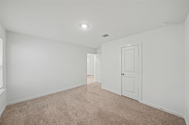 Building Photo - 3930 Langridge Dr