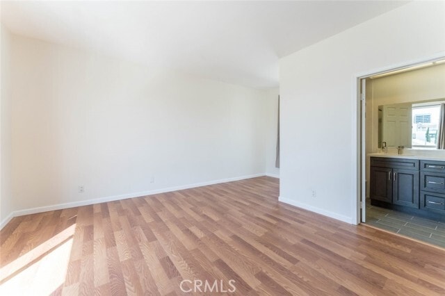 Building Photo - 14948 Moorpark St