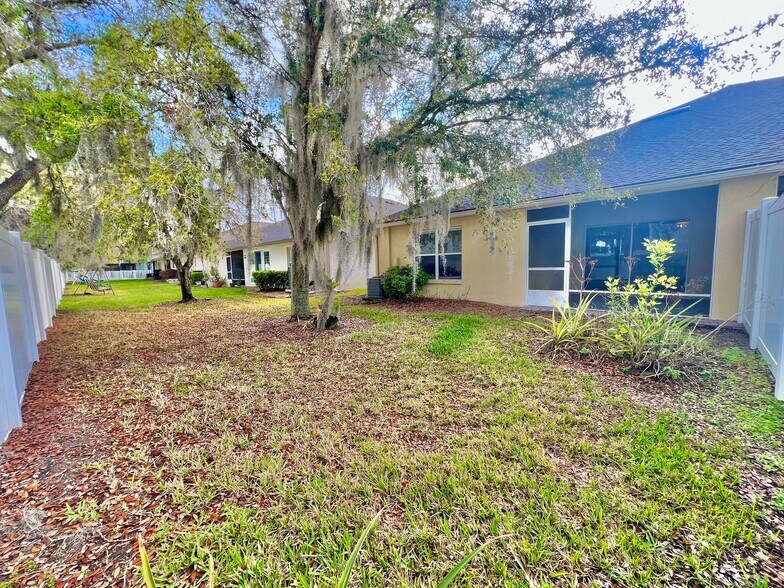 Building Photo - 1131 Zephyrhills Byp