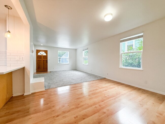 Building Photo - 5521 Brooklyn Ave NE
