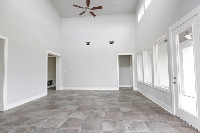 Building Photo - 1314 Clayton Nolen Dr