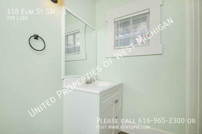 Building Photo - 118 Elm St SW
