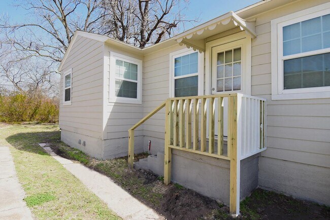 Building Photo - LORAINE.518-520