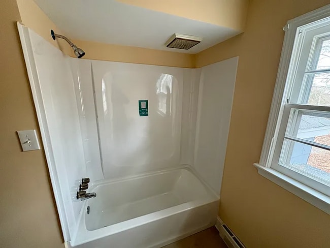 Building Photo - Charming Barnegat Retreat – Cozy 3-Bed Hom...