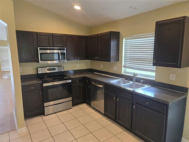 Building Photo - 1424 Wylie Ct