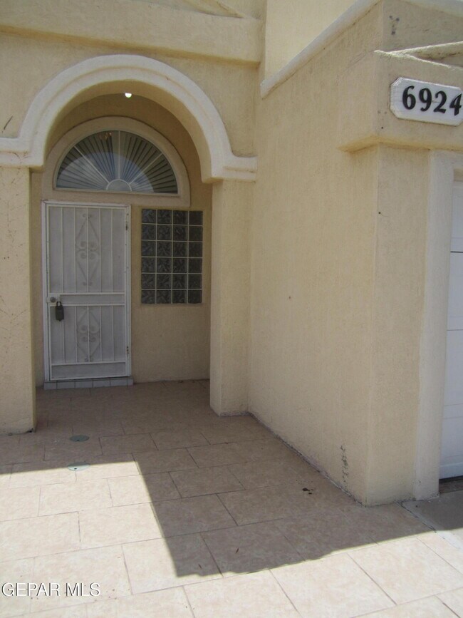 Building Photo - 6924 Imperial Ridge Dr