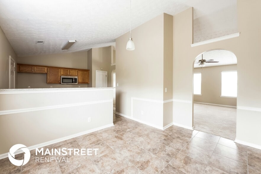 Building Photo - 10576 Day Lily Dr