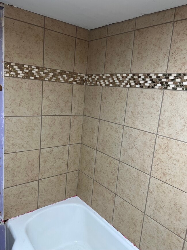 Upstairs bath #2 - 18835 Cussewago Ter